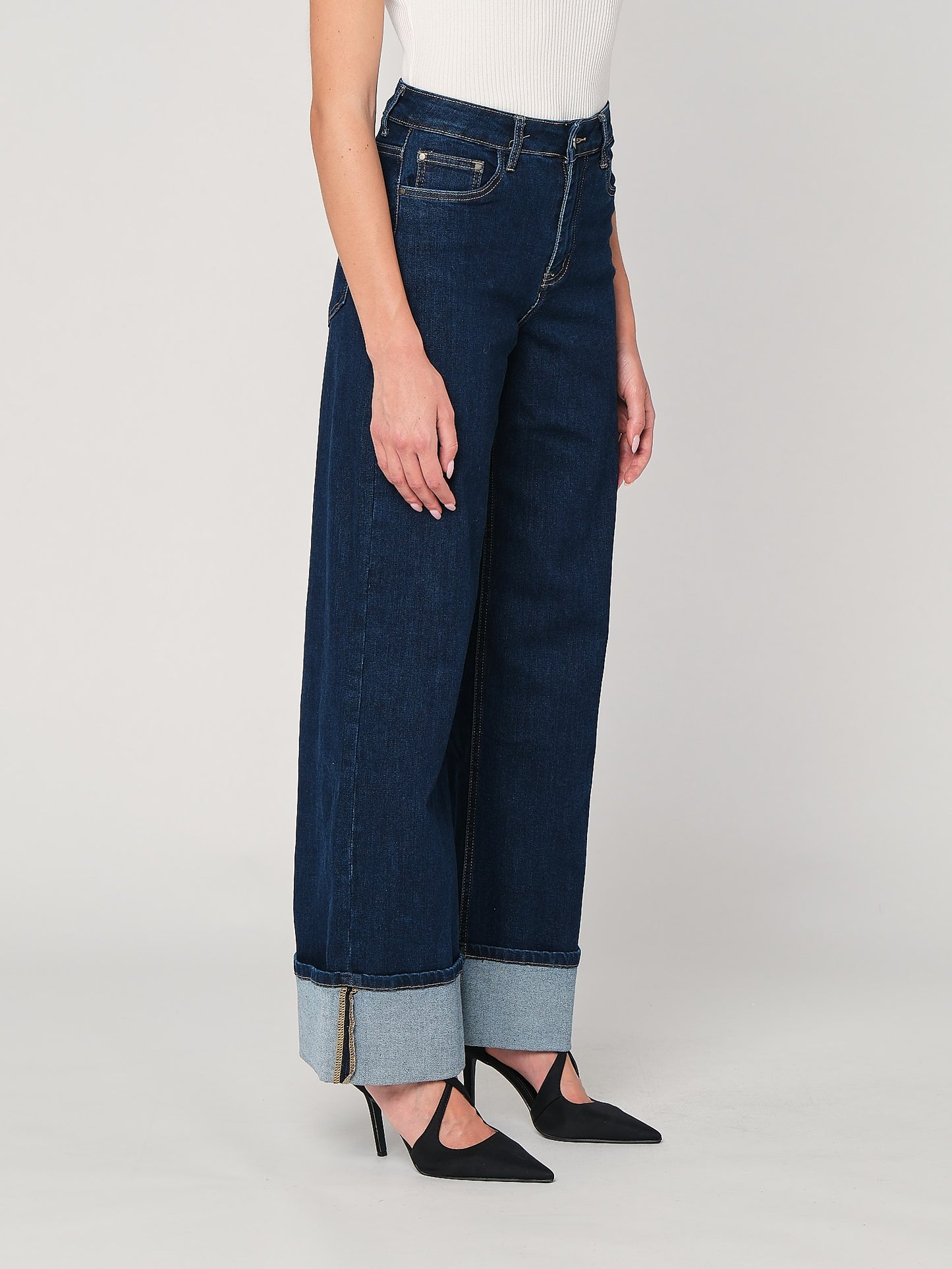 Jeans a palazzo con risvolto