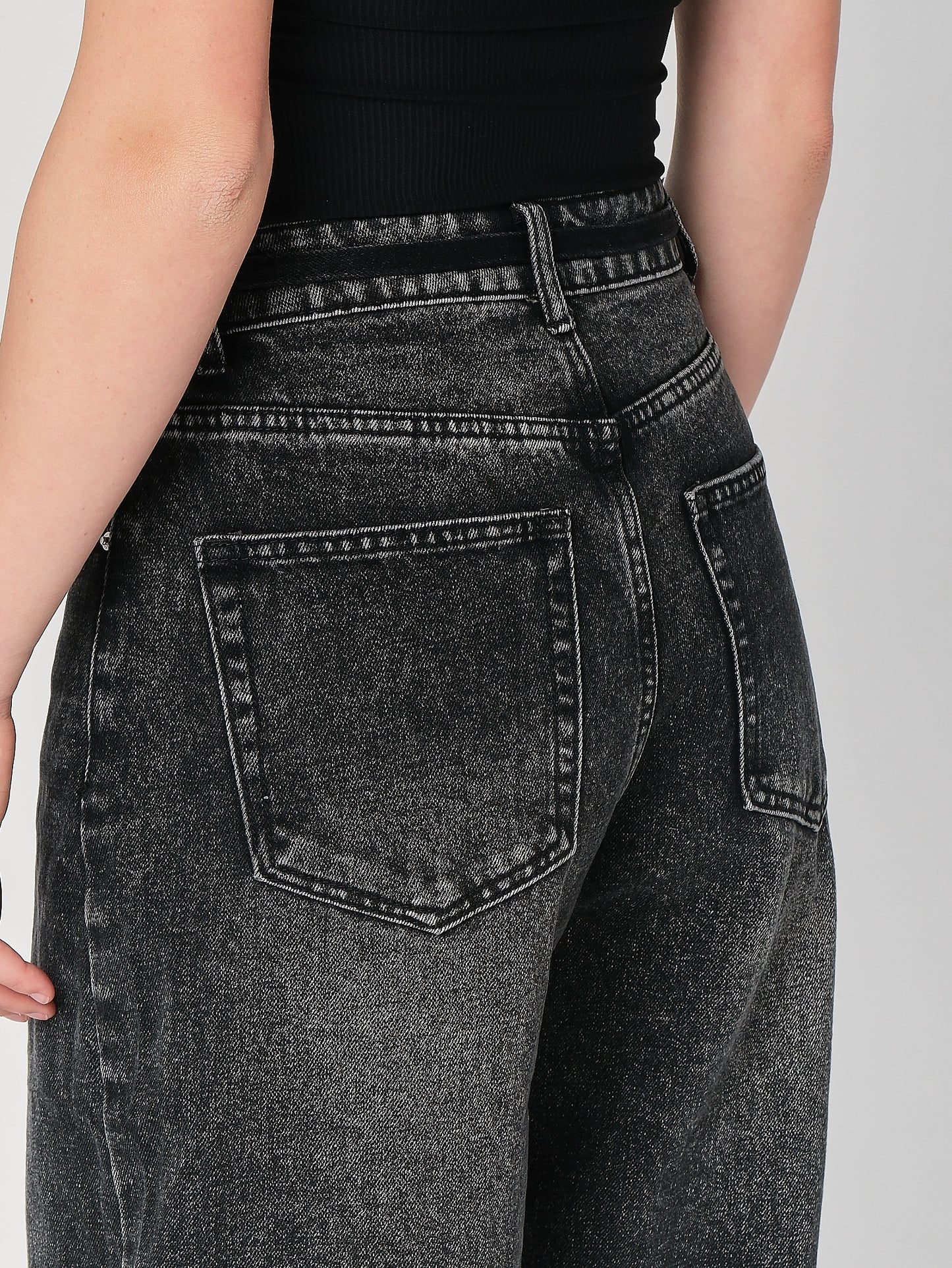 Jeans gamba larga con cintura
