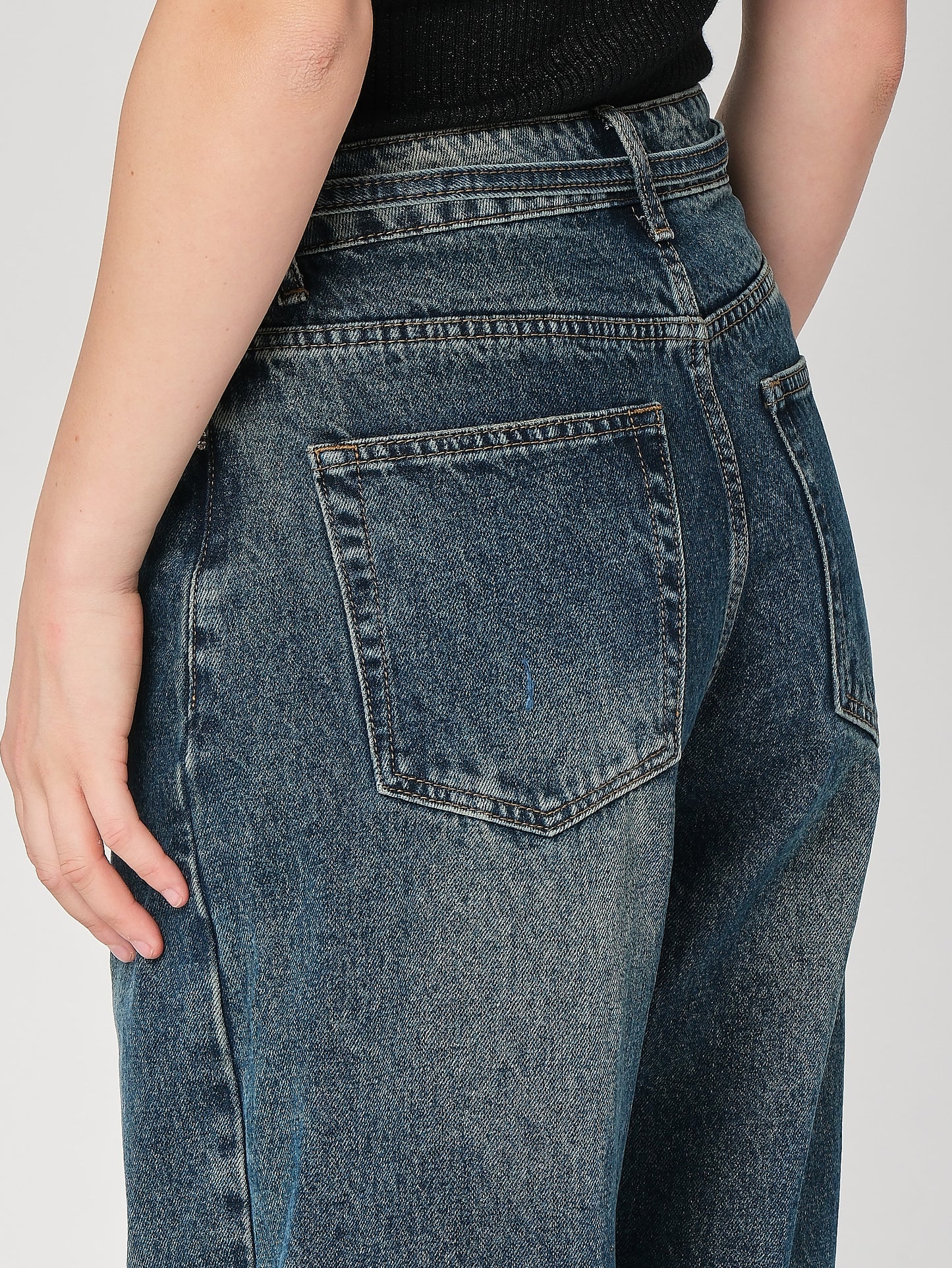 Jeans gamba larga con cintura