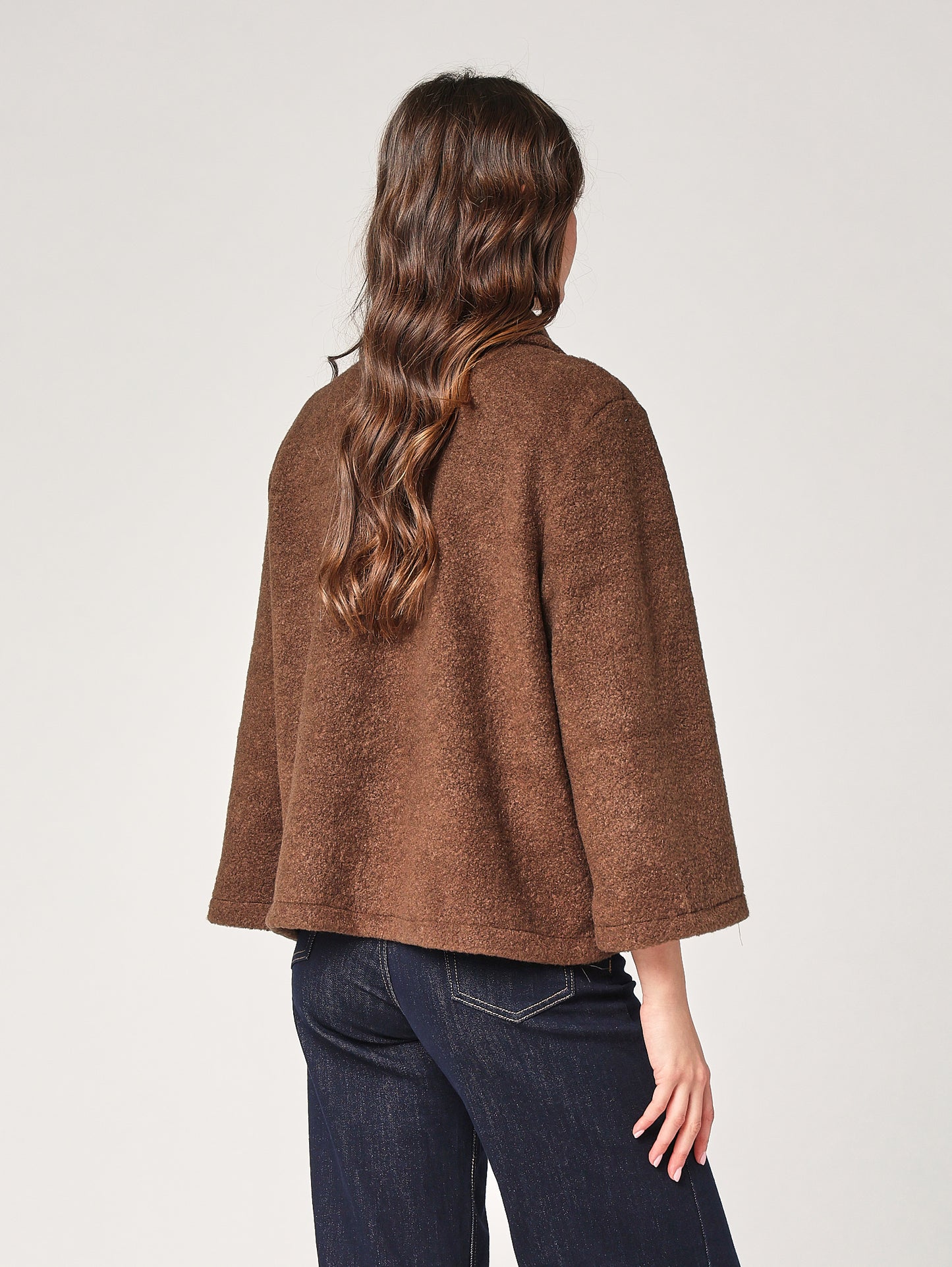 Kurzer Mantel mit 3 Knöpfen