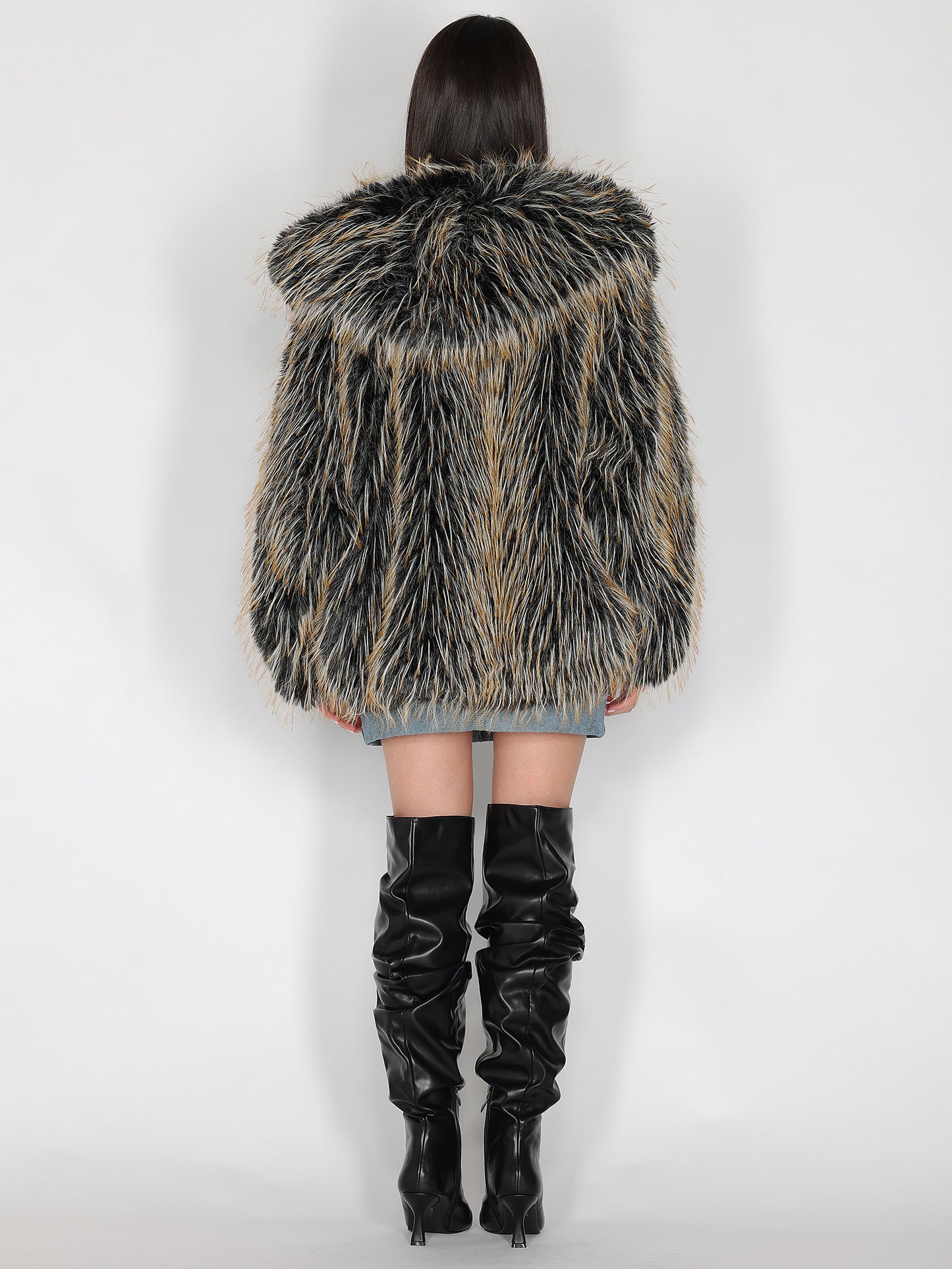 Pelliccia con cappuccio