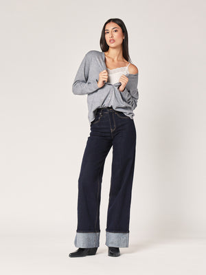 Geripptes Oberteil mit Spitzenkragen 