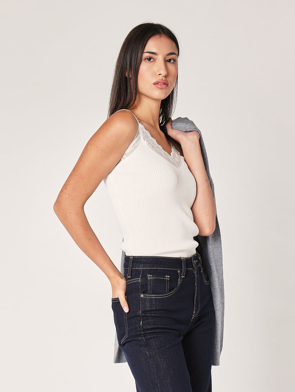 Geripptes Oberteil mit Spitzenkragen 