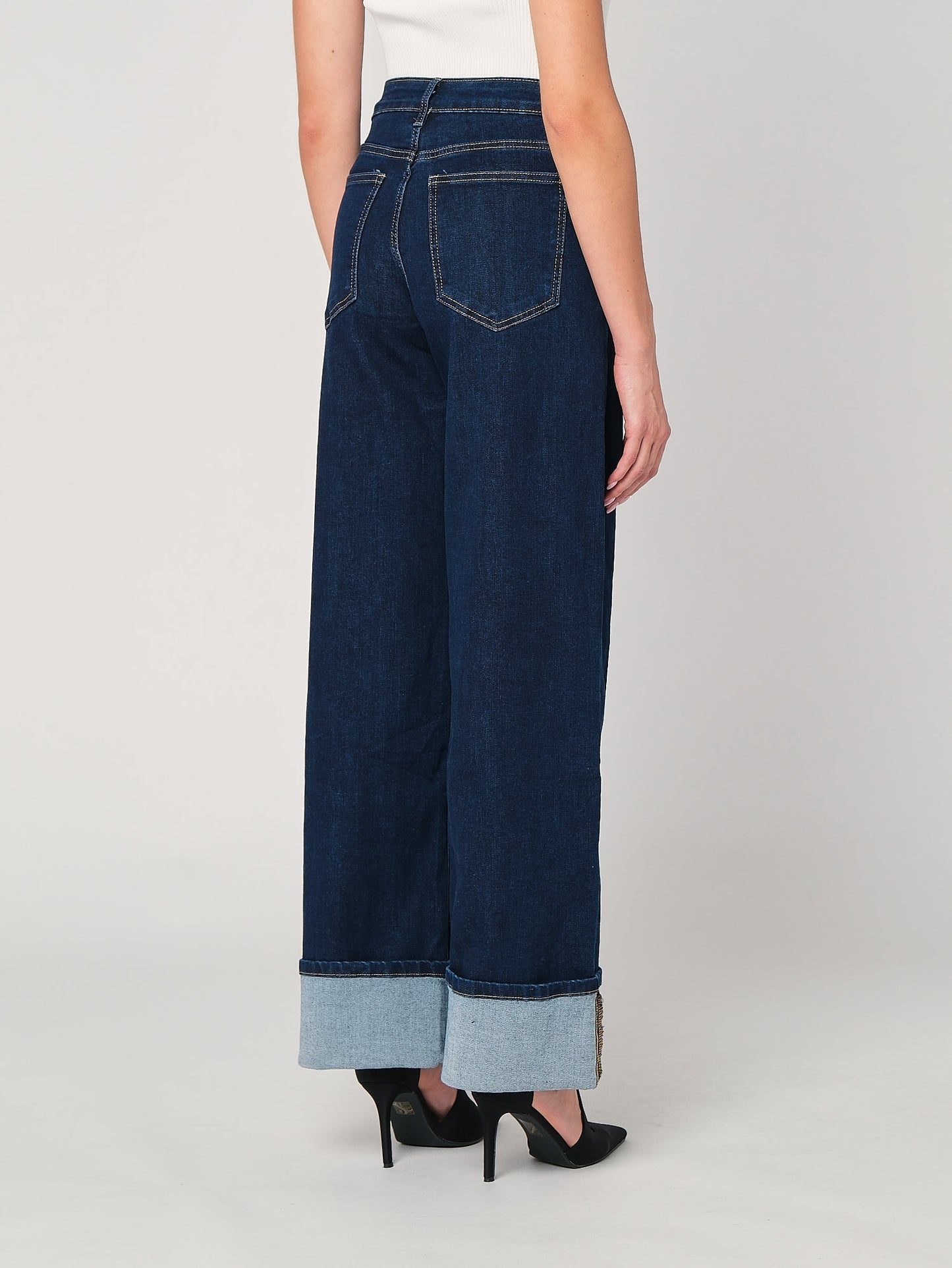 Jeans a palazzo con risvolto