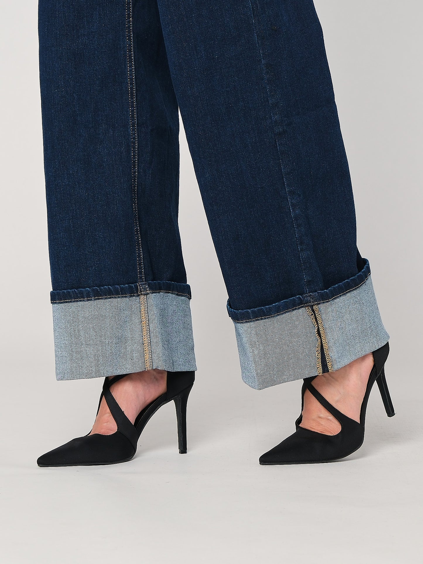 Jeans a palazzo con risvolto