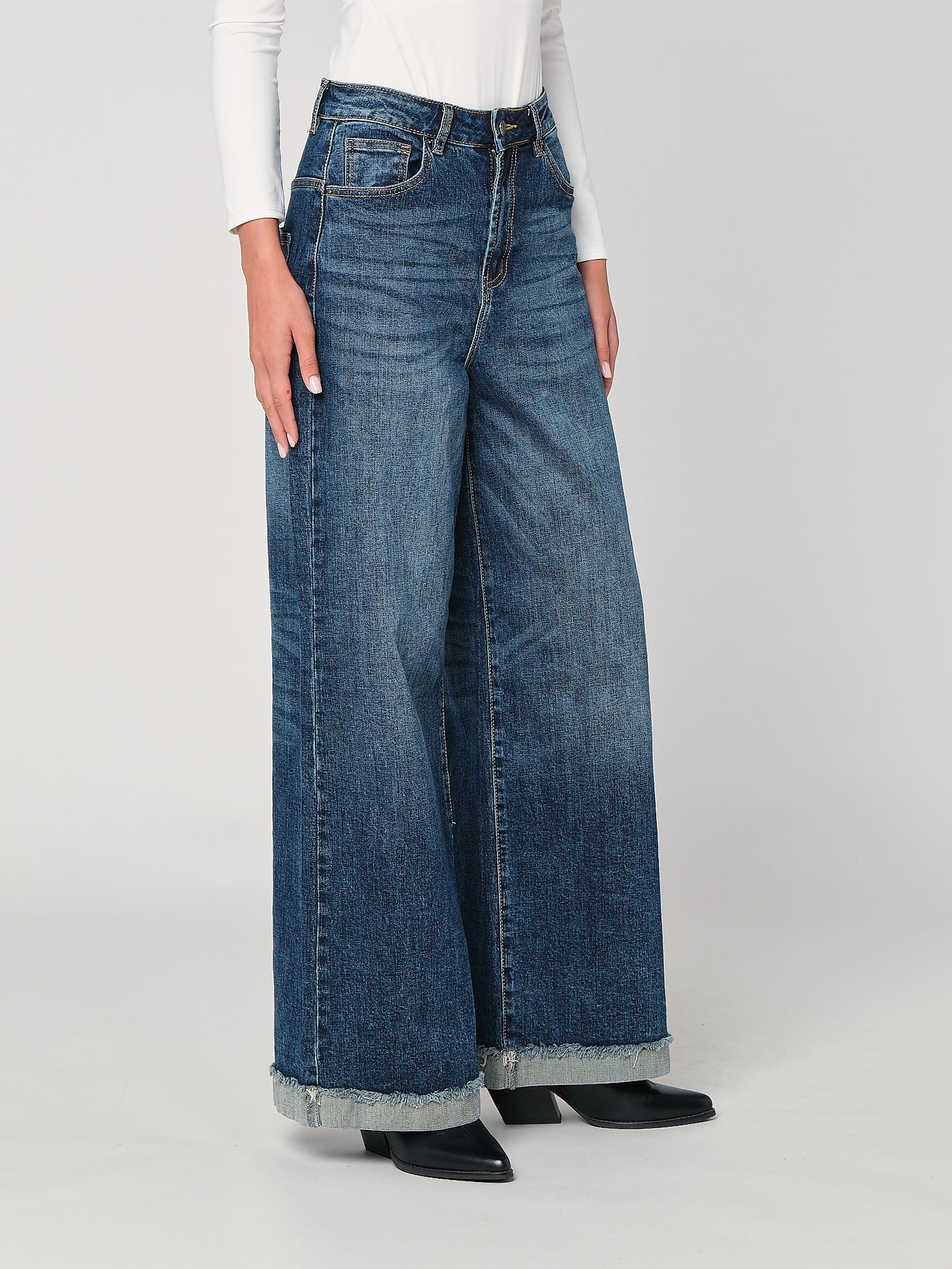 Jeans a palazzo con risvolto