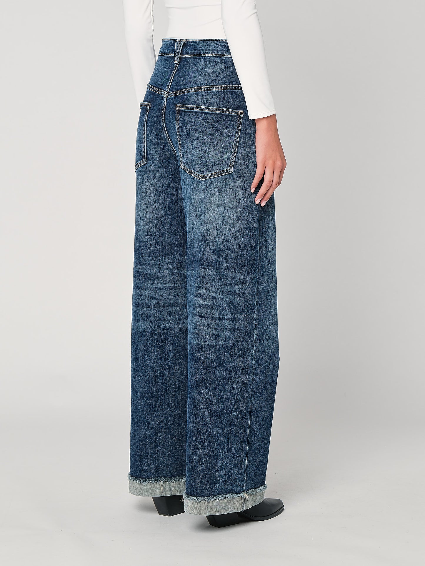 Jeans a palazzo con risvolto