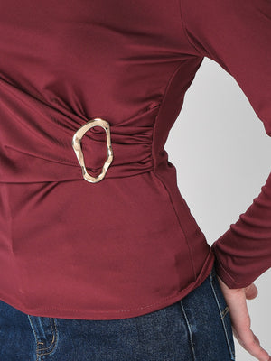 Maglia con gioiello a lato