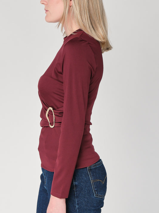 Maglia con gioiello a lato