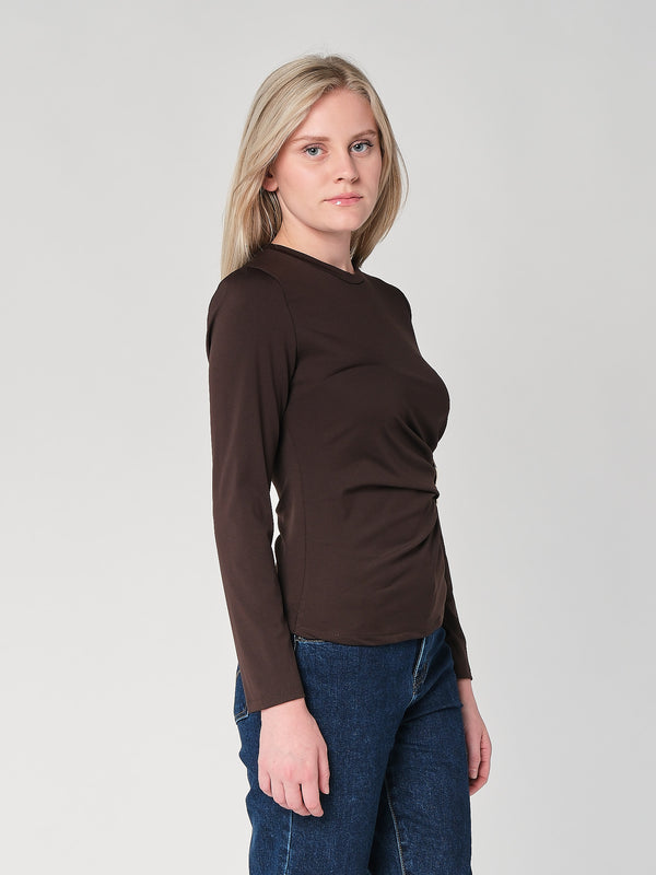 Maglia con gioiello a lato