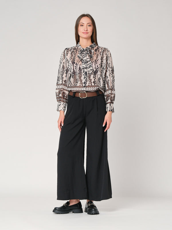 Camicia in fantasia con fiocco