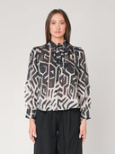 Camicia in fantasia con fiocco