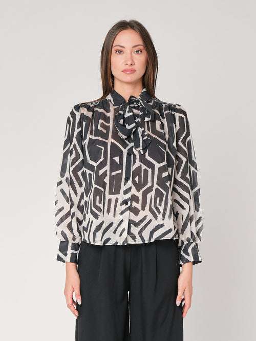 Camicia in fantasia con fiocco