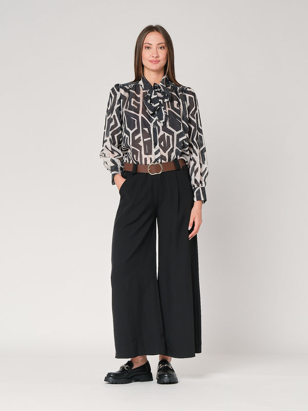 Camicia in fantasia con fiocco