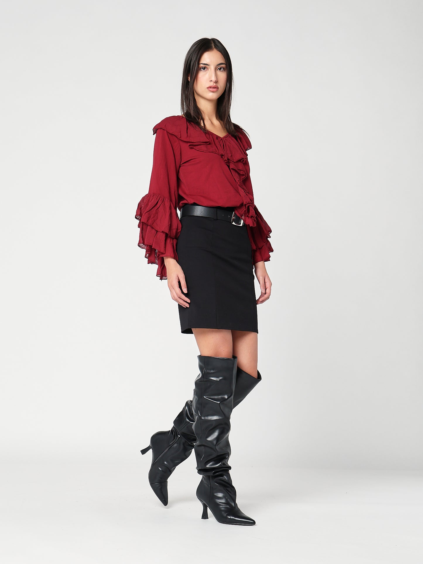 Baumwollpullover mit V-Ausschnitt und Rüschen