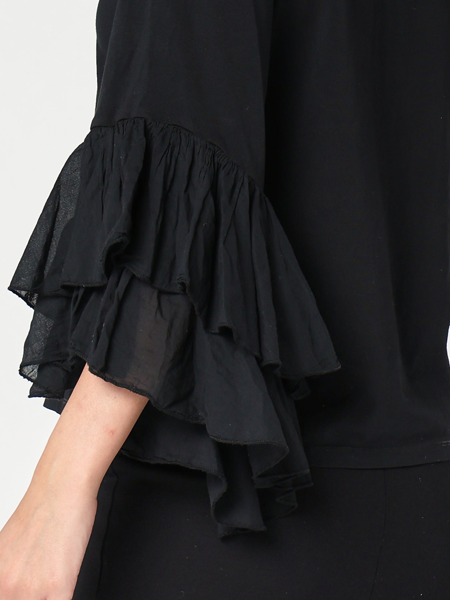 Baumwollpullover mit V-Ausschnitt und Rüschen