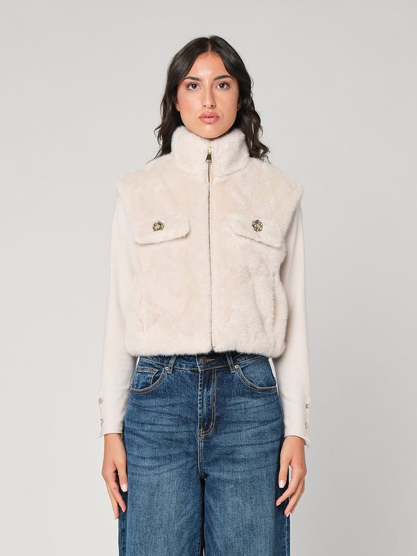 Gilet in pelliccia con bottoni gioiello
