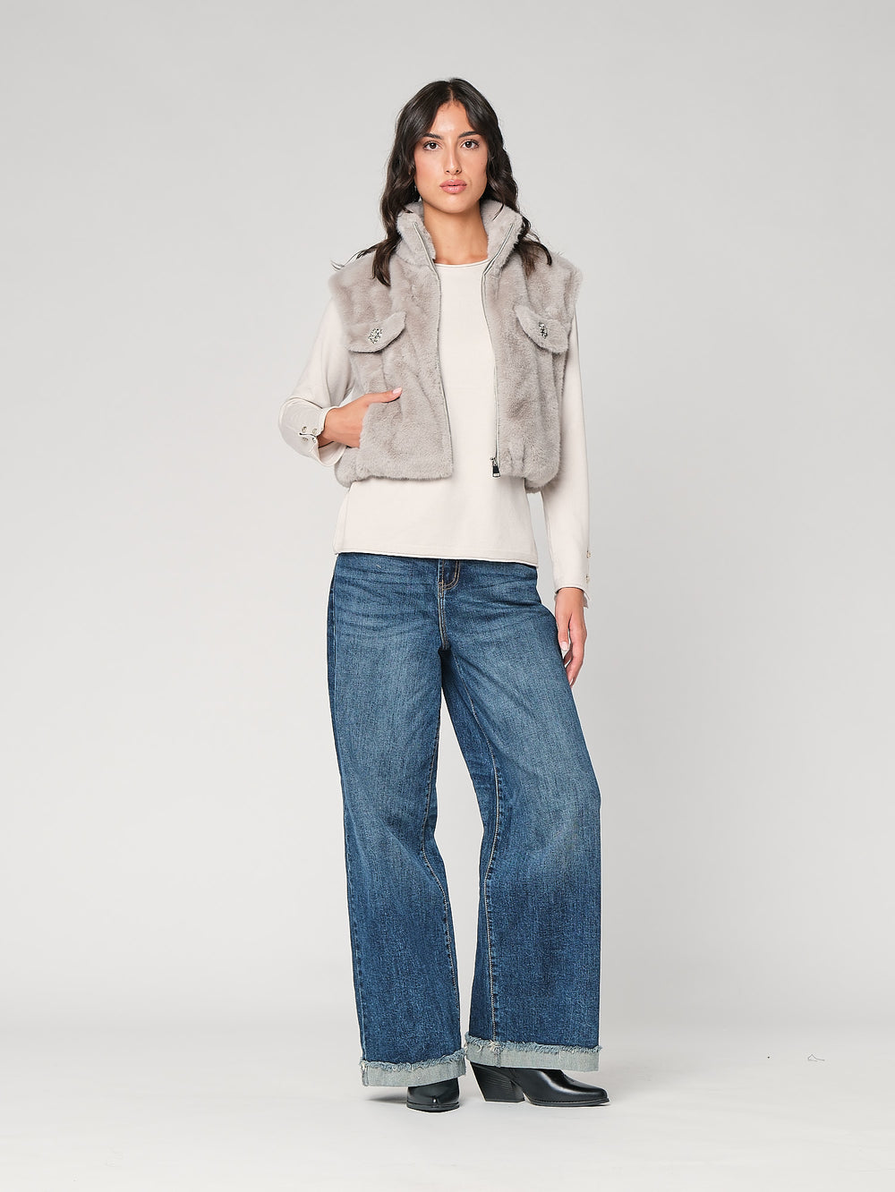 Gilet in pelliccia con bottoni gioiello