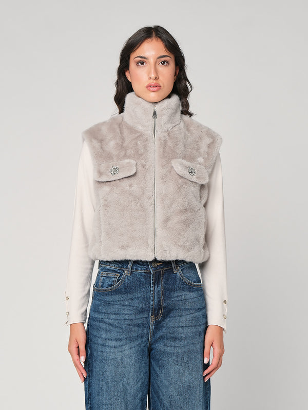 Gilet in pelliccia con bottoni gioiello