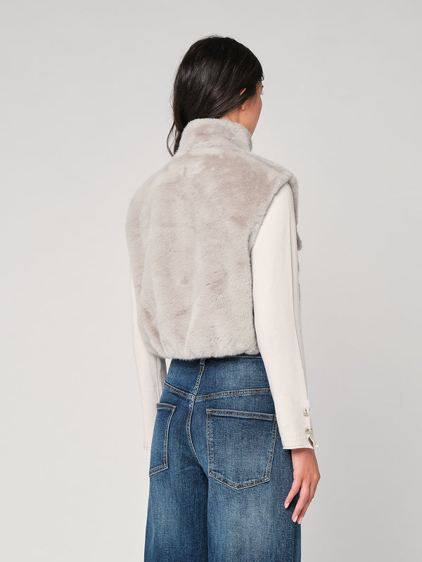 Gilet in pelliccia con bottoni gioiello