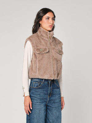 Gilet in pelliccia con bottoni gioiello