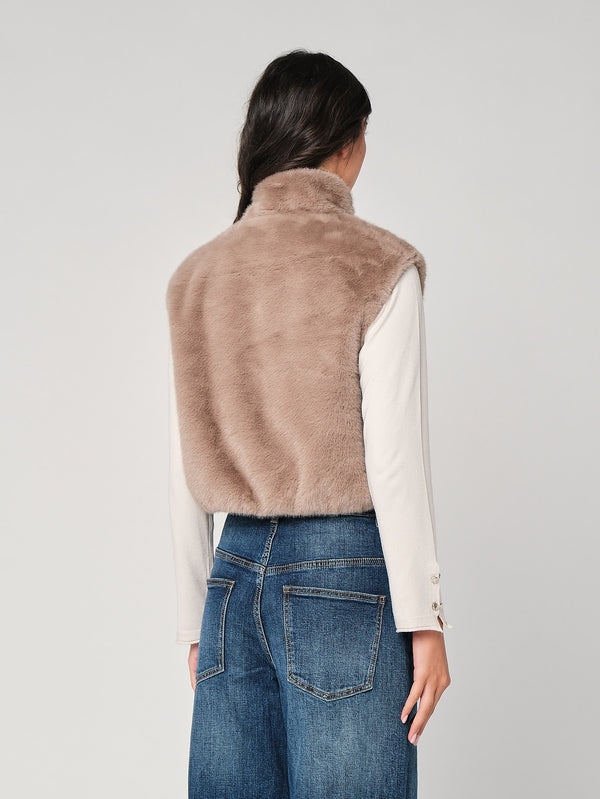 Gilet in pelliccia con bottoni gioiello