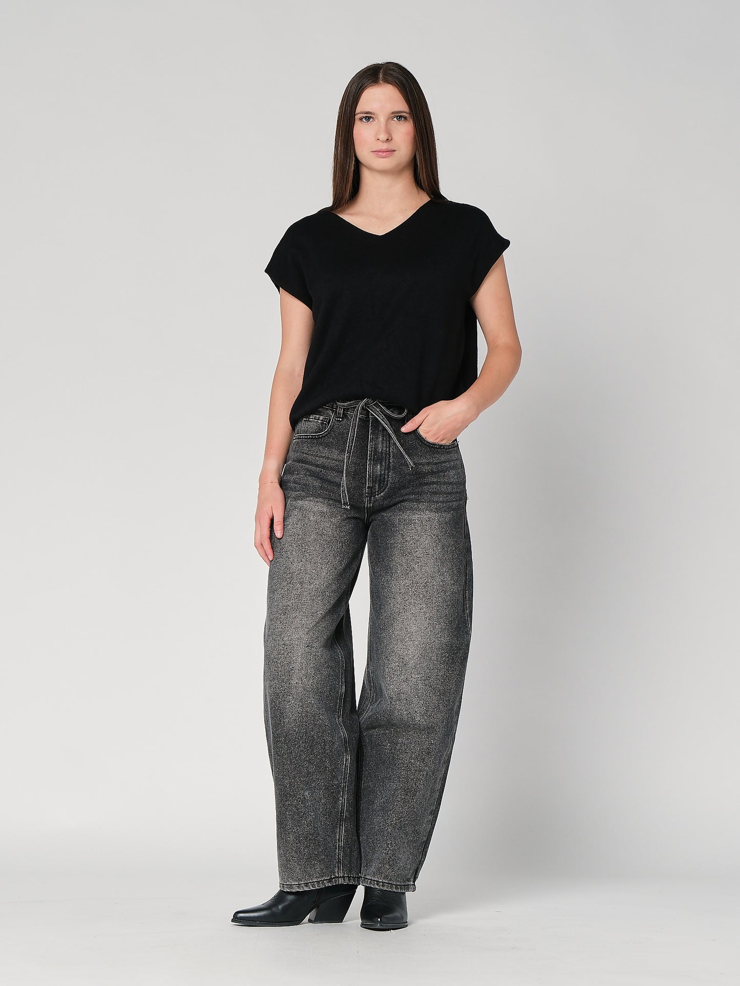 Jeans gamba larga con cintura