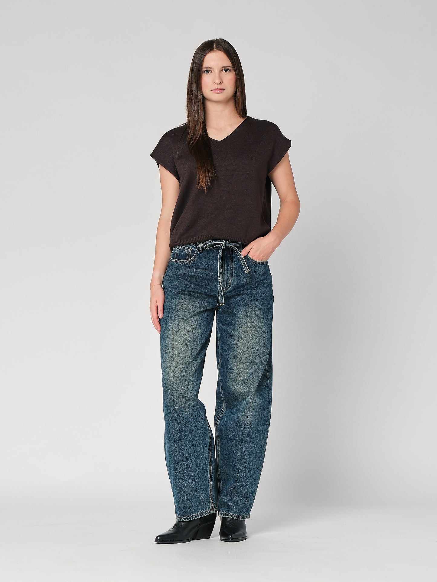 Jeans gamba larga con cintura