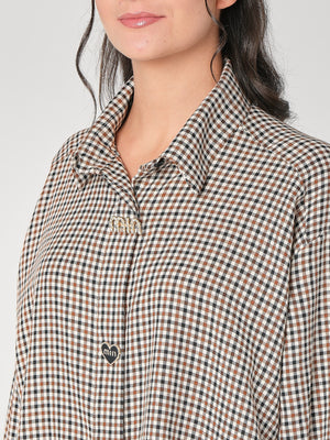 Camicia a quadretti con spille