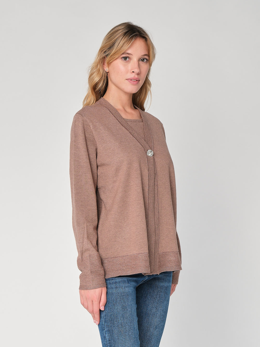 Maglia con profilo lurex e bottoni gioiello