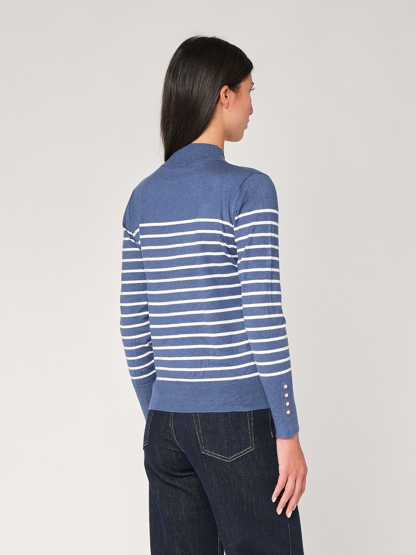 Gestreifter Pullover mit Manschettenknöpfen