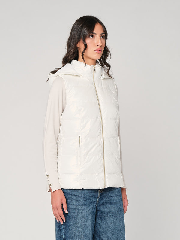 Gilet laminato con cappuccio