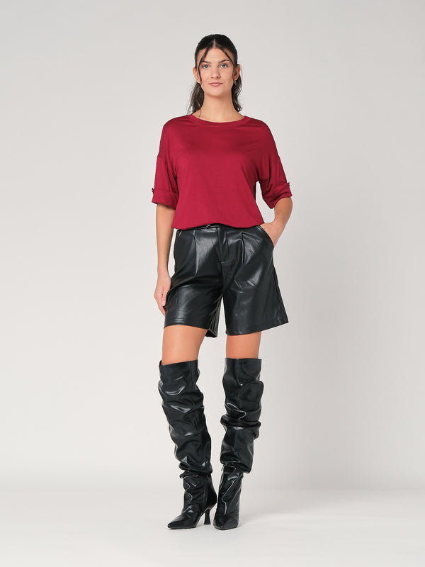 T-shirt con bottone a mano