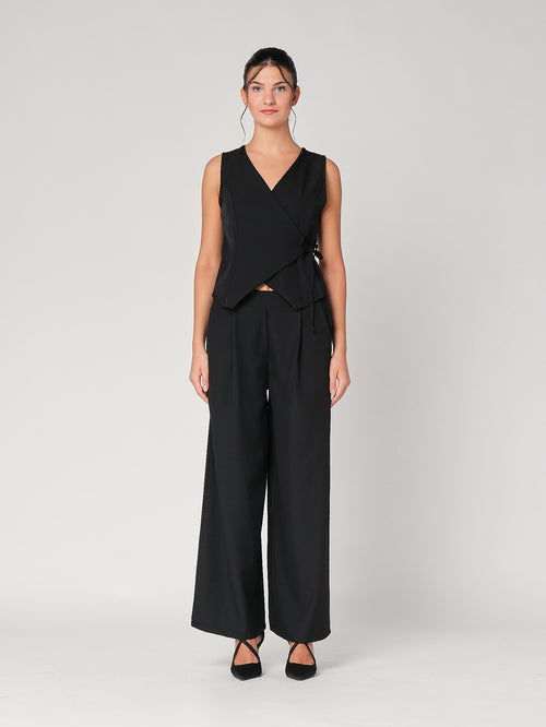Completo gilet con nodo a lato