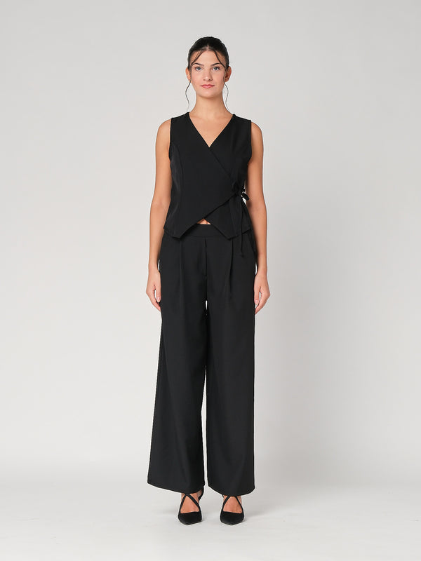 Completo gilet con nodo a lato