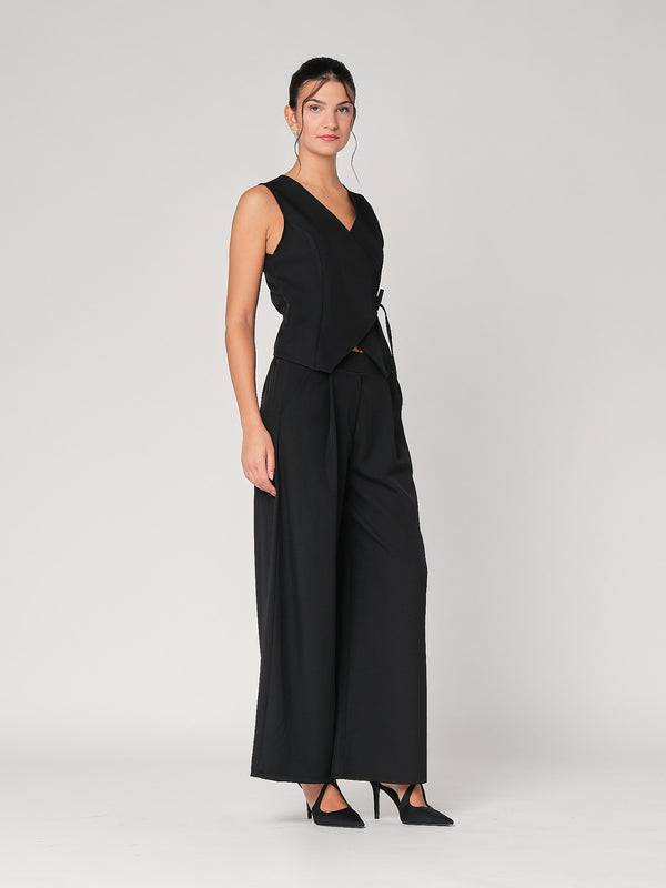 Completo gilet con nodo a lato