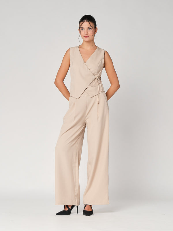 Completo gilet con nodo a lato