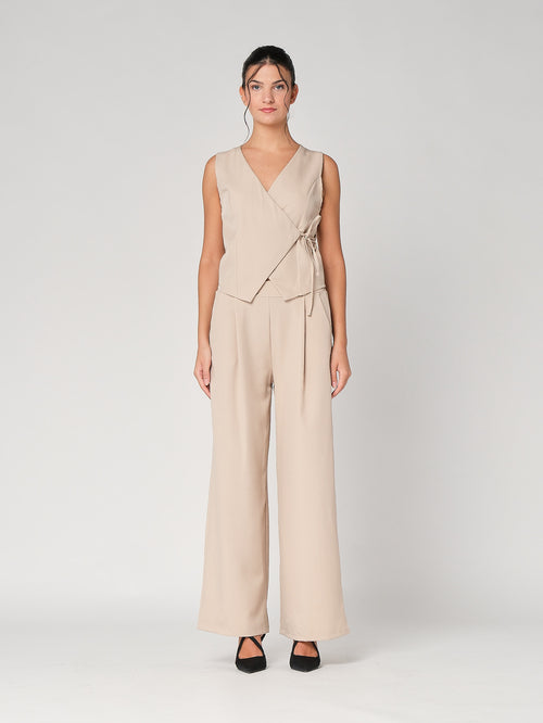 Completo gilet con nodo a lato