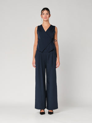 Completo gilet con nodo a lato
