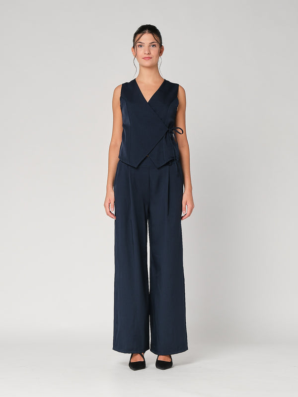 Completo gilet con nodo a lato