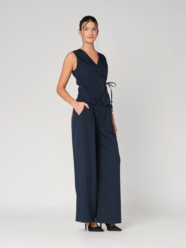 Completo gilet con nodo a lato