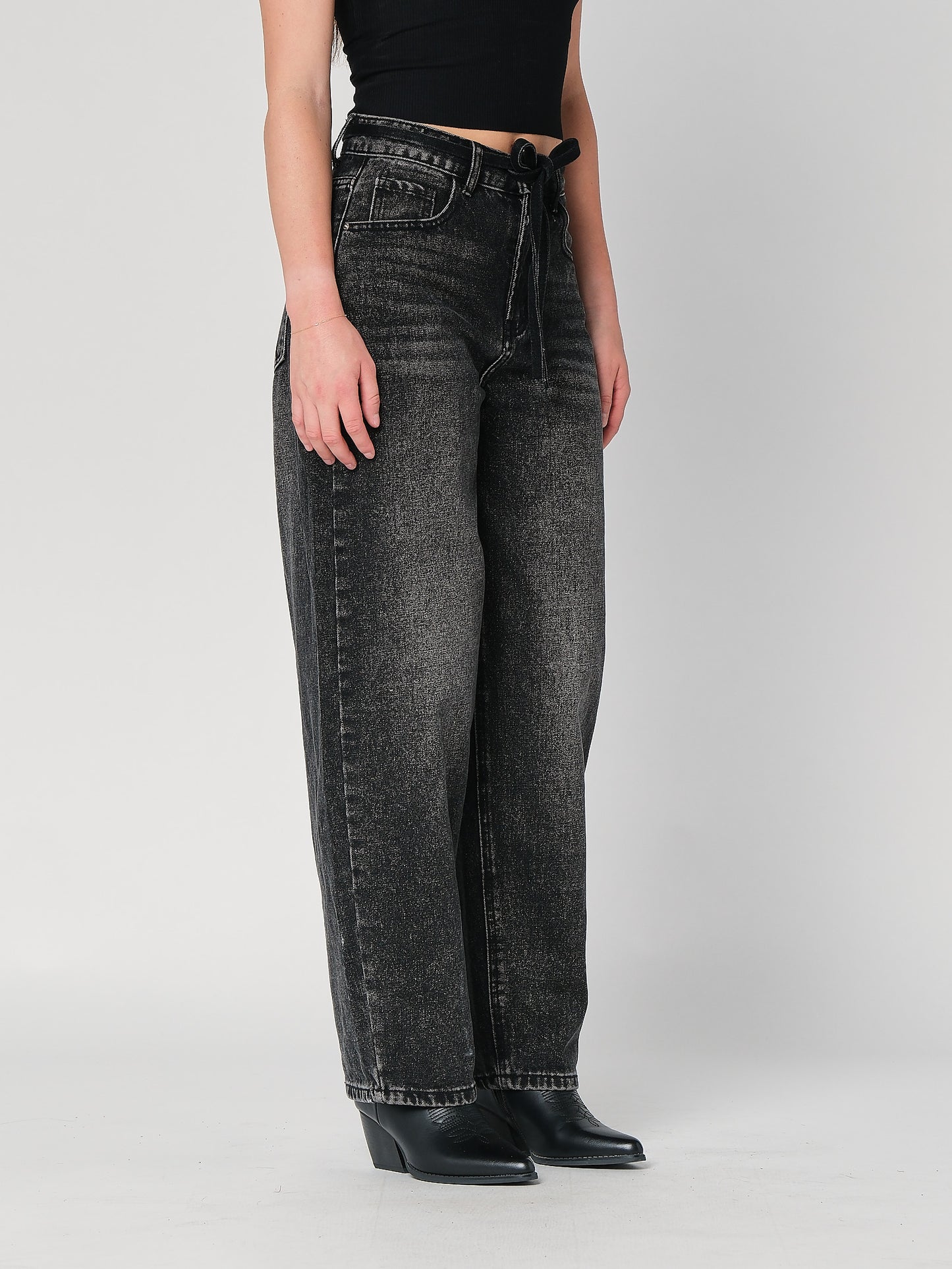 Jeans gamba larga con cintura