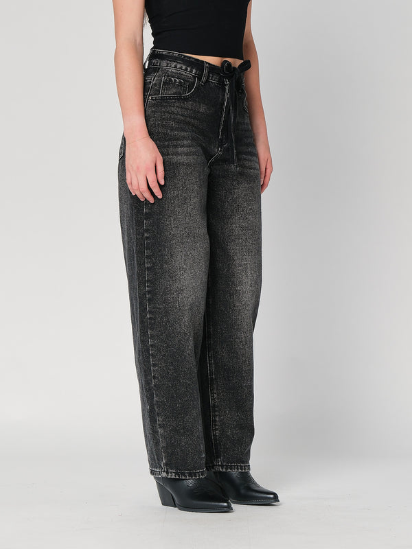 Jeans gamba larga con cintura