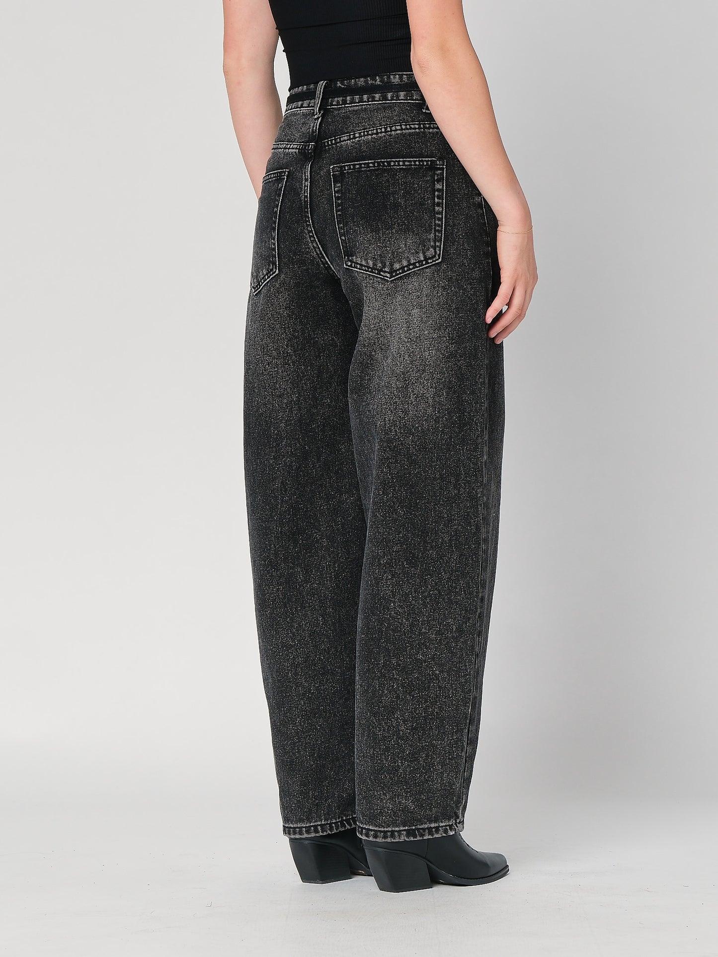 Jeans gamba larga con cintura