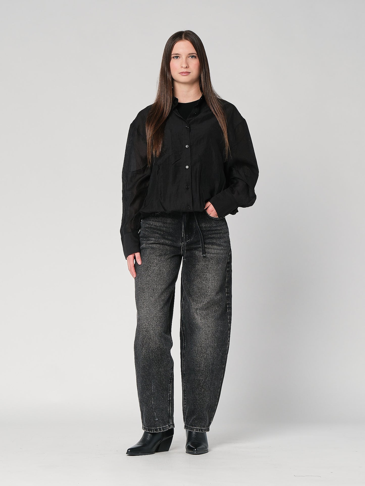 Jeans gamba larga con cintura