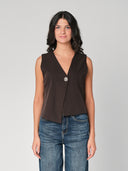 Gilet con bottone oro
