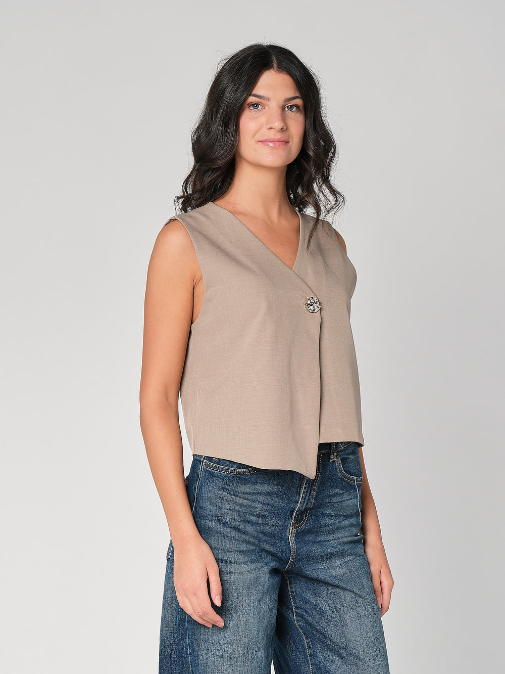 Gilet con bottone oro