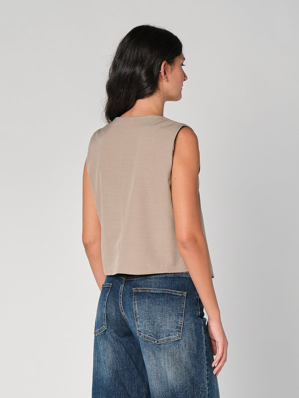 Gilet con bottone oro