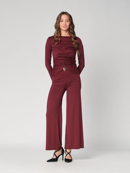 Ausgestellte Hose mit Schmucksteinen