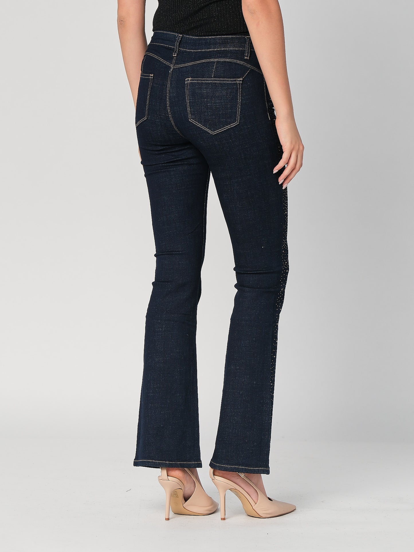 Jeans a zampa con strass